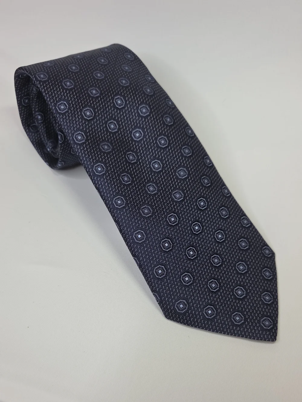 Canali Mens Dark Blue 100% Silk Tie with Light Blue Medallion Pattern 3.5x59.5